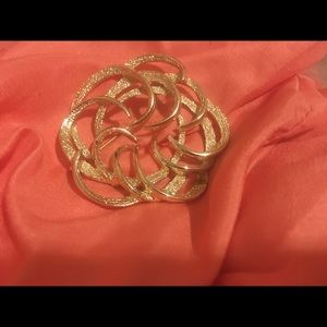 Sarah Coventry brooch gold tone vintage brooch